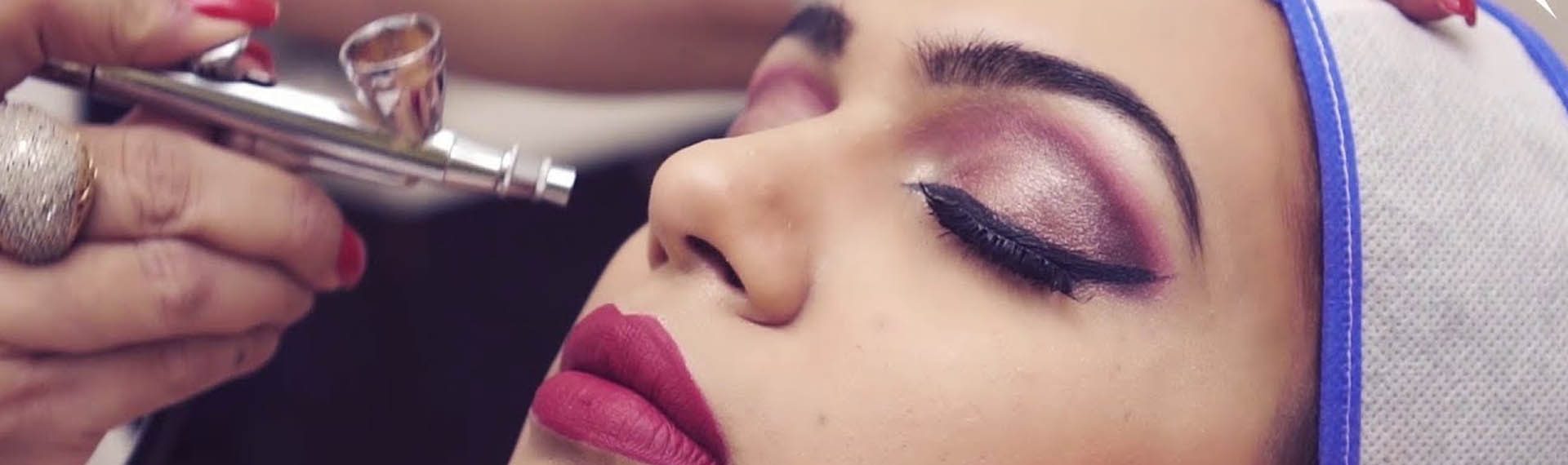 What are the reasons to enroll at a professional makeup academy?