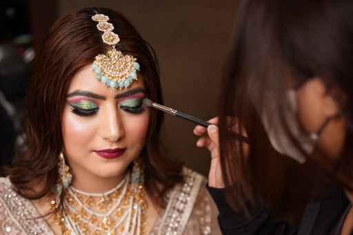 Mastering the Key Skills Through Bridal Makeup Classes
